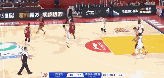 临场调整战术主帅睿智团队协同