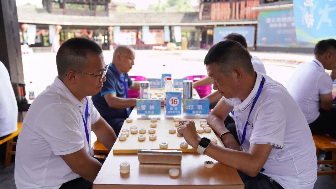 选手们运筹帷幄，冠军之路承载着期望