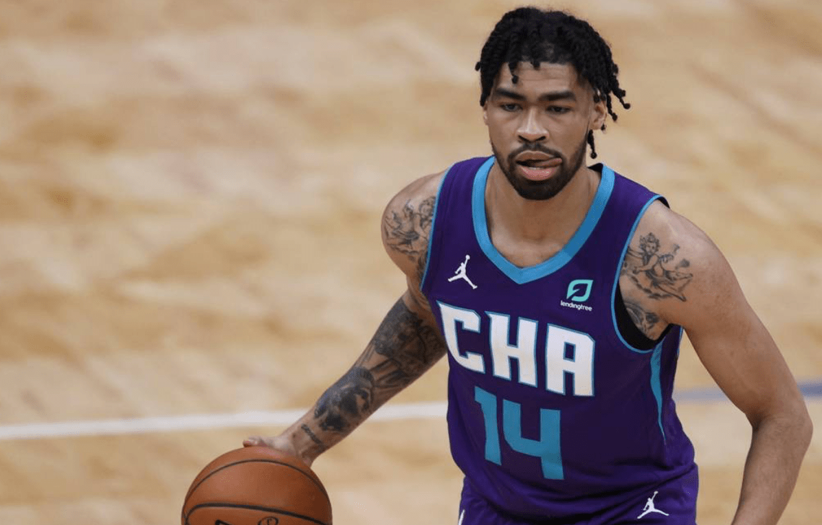 包含黄蜂队主场失利，遭遇赛季困境的词条