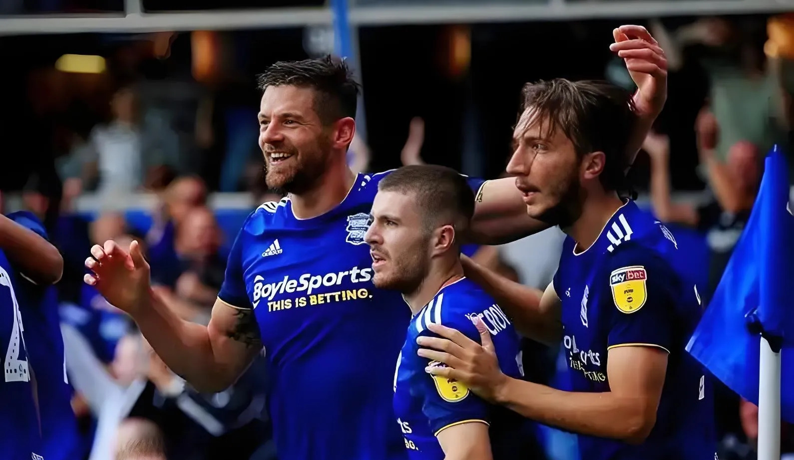 包含谢菲联客场大胜阿森纳，英超降级积分争夺尤为激烈，铁血军团浴血奋战的词条