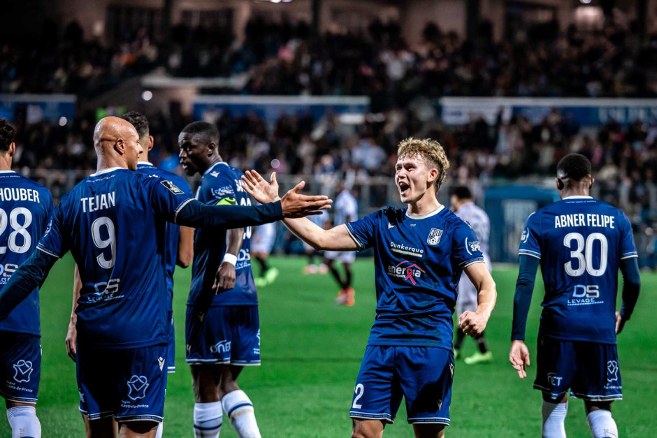 关于卡昂客场战胜巴黎，逼近保级成功的信息