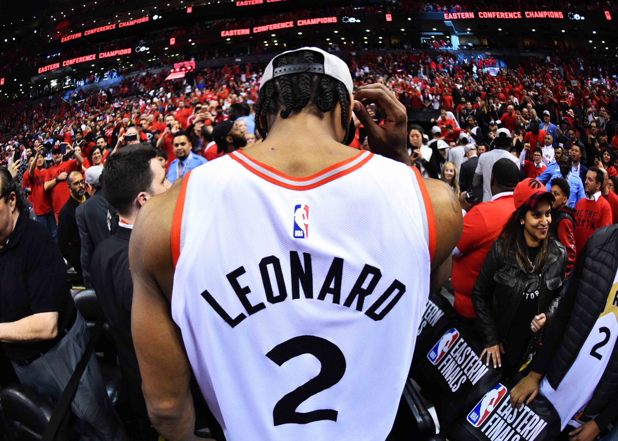 猛龙队主场强势，团结拼搏成功逆袭