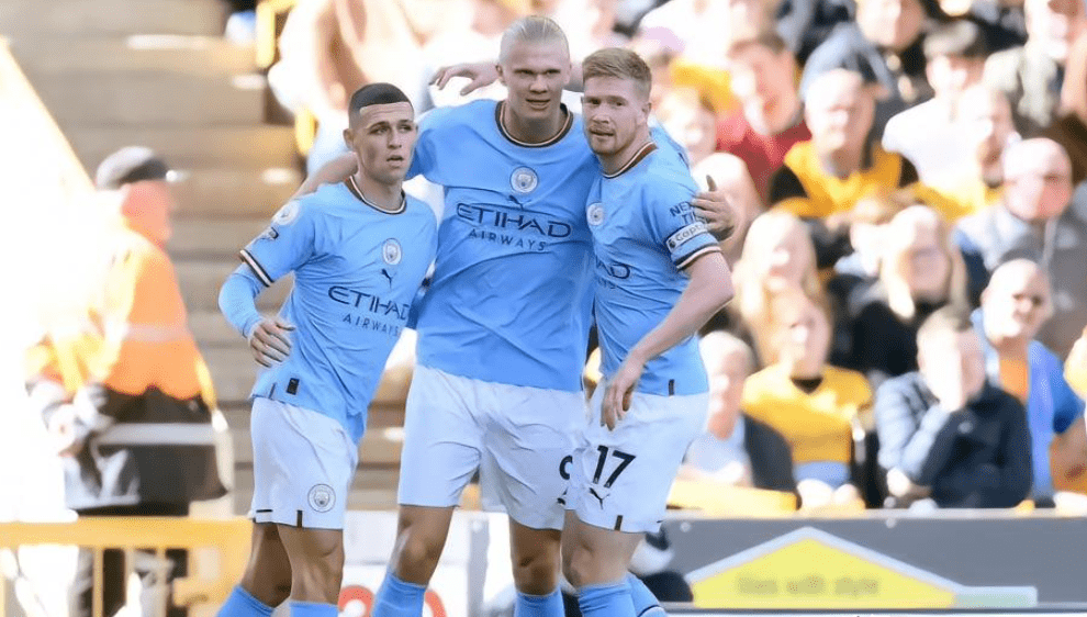 英超联赛曼城队备战对阵阿森纳队