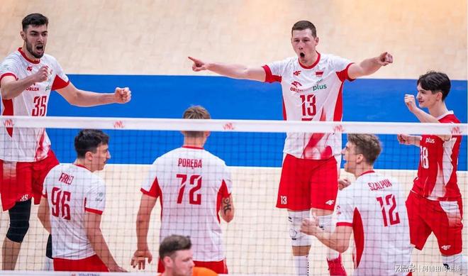 沙尔克球员欢呼球队连胜,士气高涨 沙尔克球员欢呼球队连胜,士气高涨