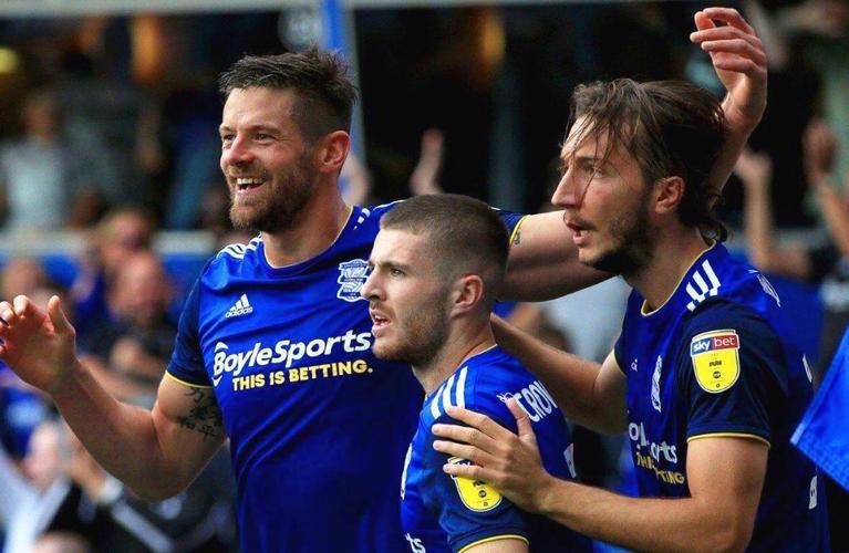 斯特拉斯堡球员集体训练，备战关键比赛的简单介绍