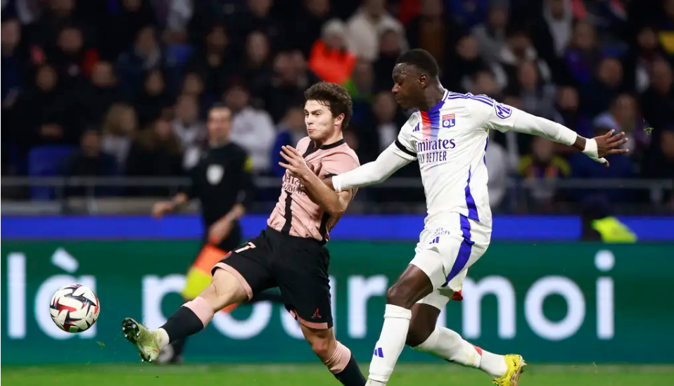 那不勒斯遭遇瓦伦西亚挑战，盼保持意甲领先的简单介绍