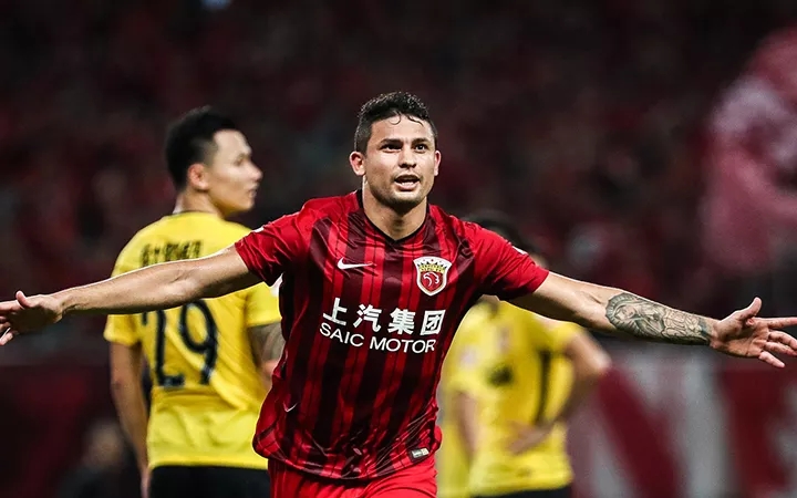 上海上港集体拼搏取得一鼓作气胜利