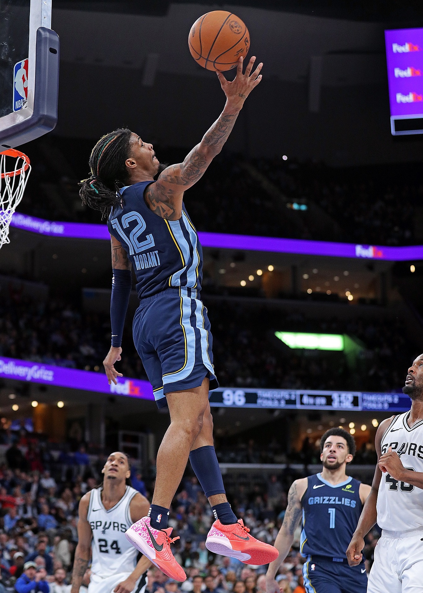 马刺取得连胜：德罗赞关键时刻突破送灰熊绝杀