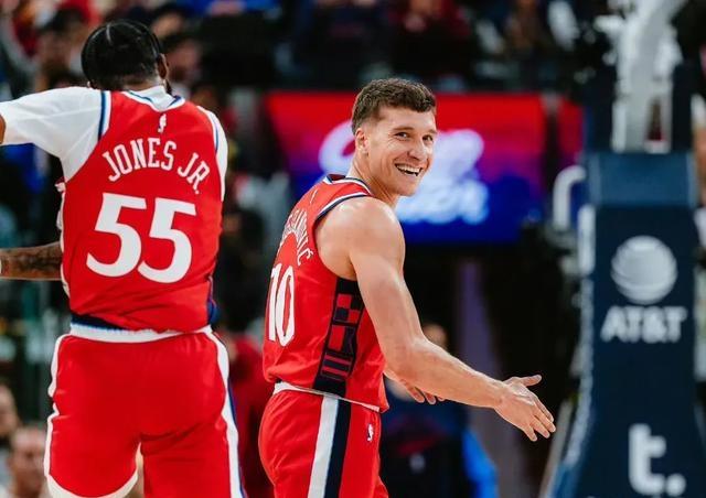 快船再胜马刺，他连续第六场半场得分超15分