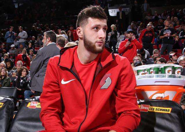 包含开拓者不敌国王，卡佩拉频献大帽的词条