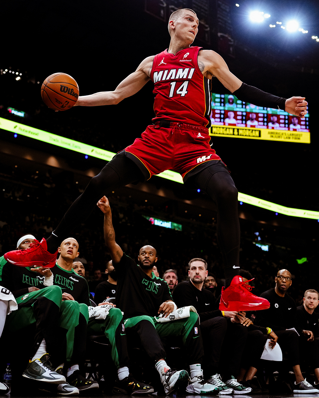 热火主场击败掘金,迎来连胜 热火主场击败掘金,迎来连胜